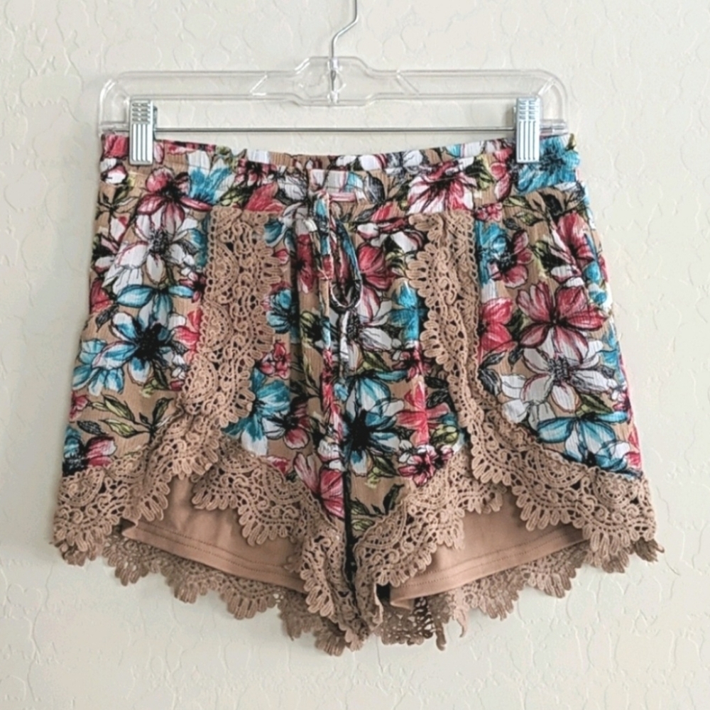 Love Riche Floral Lace Trim Shorts - Multicolor